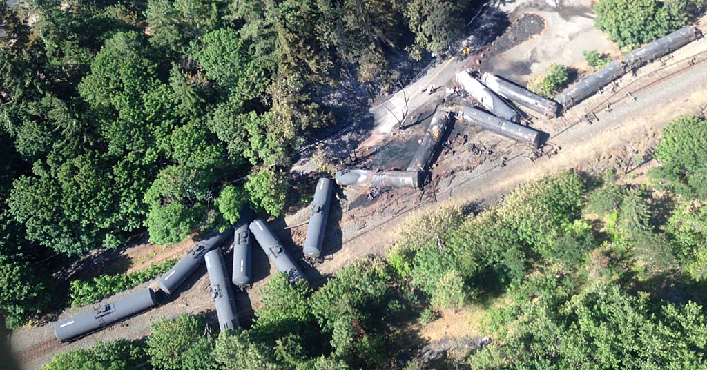 Crude oil train cars derailed in Oregon 2016