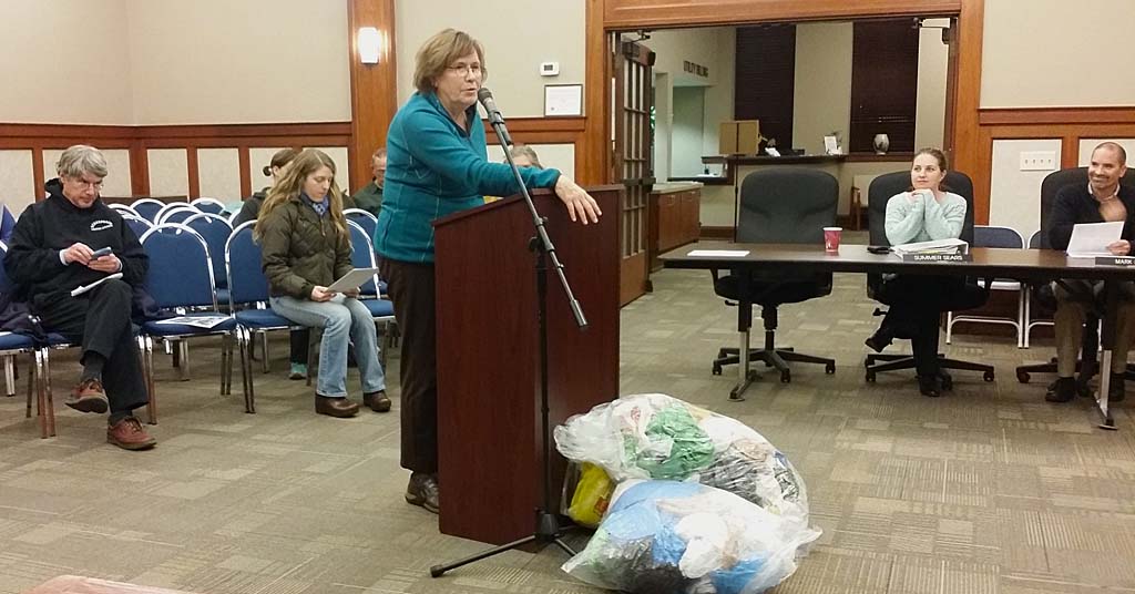 Susan Hess at Hood River City Council meeting.